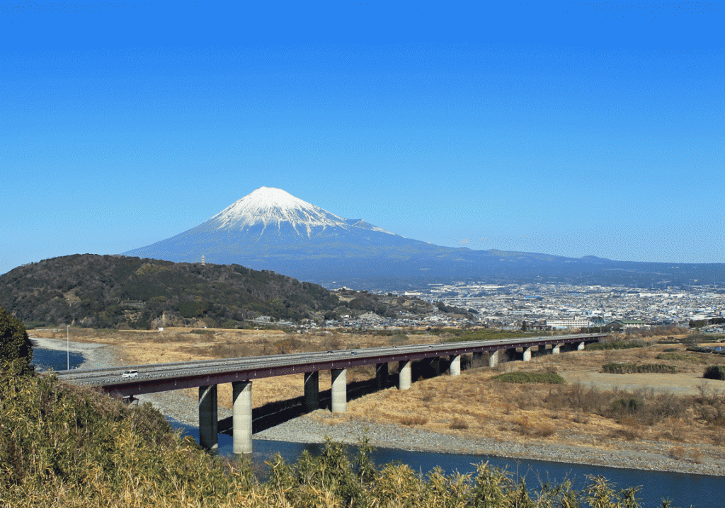 お手軽撮影地？富士川サービスエリア（下り）から富士山を眺める